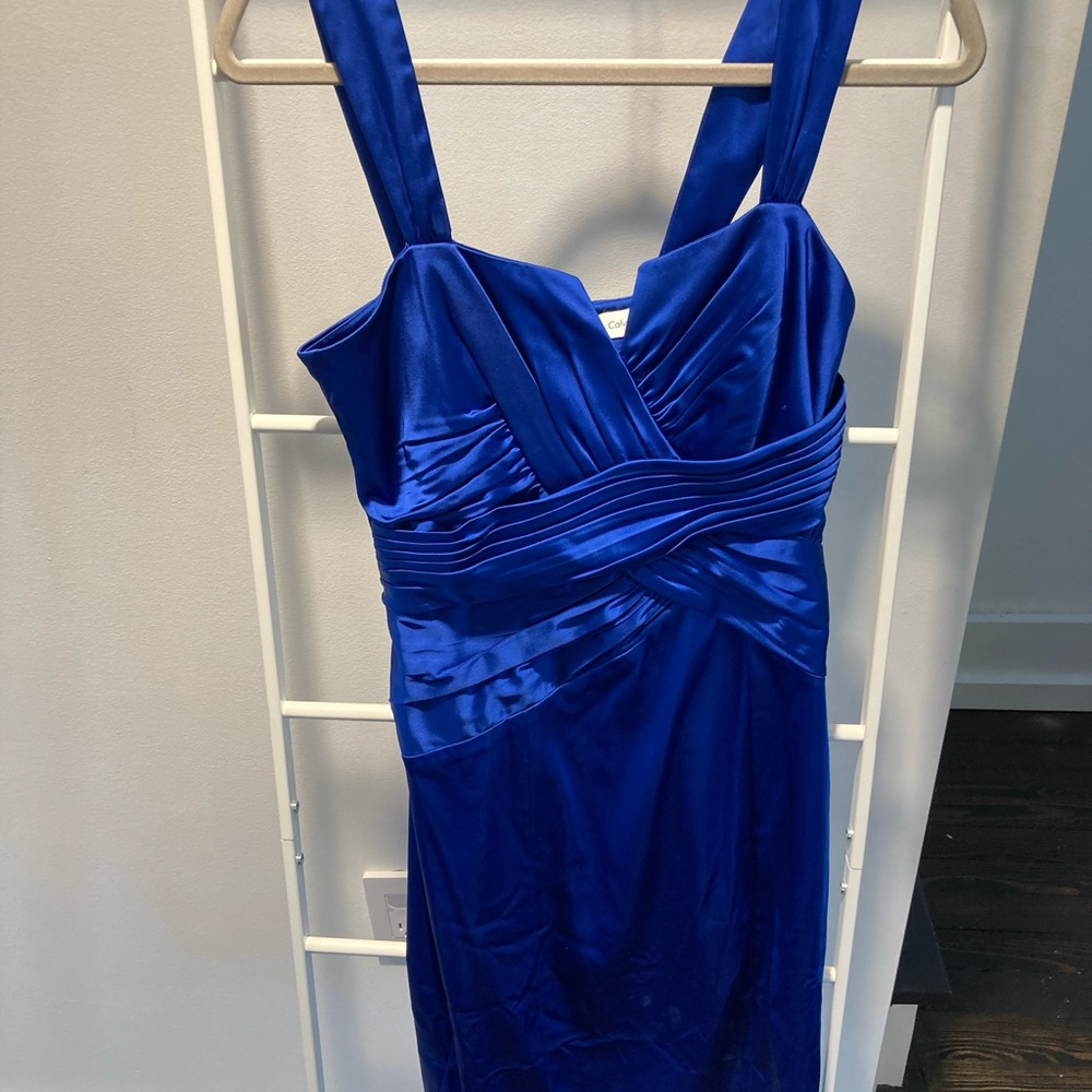 Calvin Klein. Size 4. Silk blue. Sweetheart neck. Above knee length